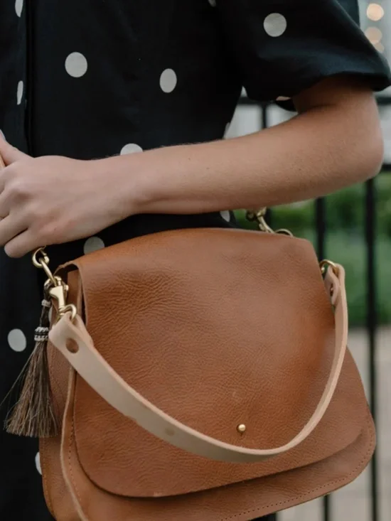 Meanwhile Back on the Farm Saddle purse - Picture 5 of 10